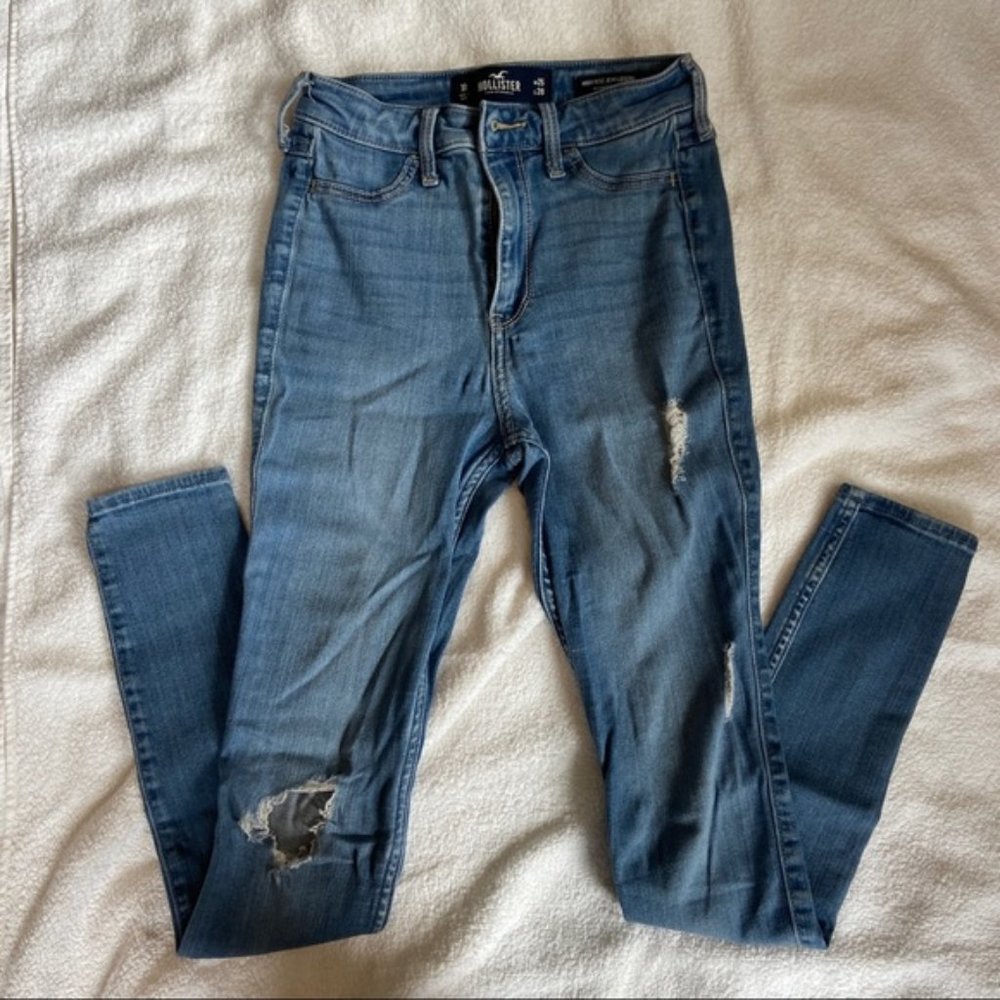 ❣️Hollister High Rise Ripped Jean Legging❣️